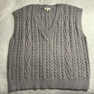 BOUTIQUE OVERSIZED SWEATER VEST